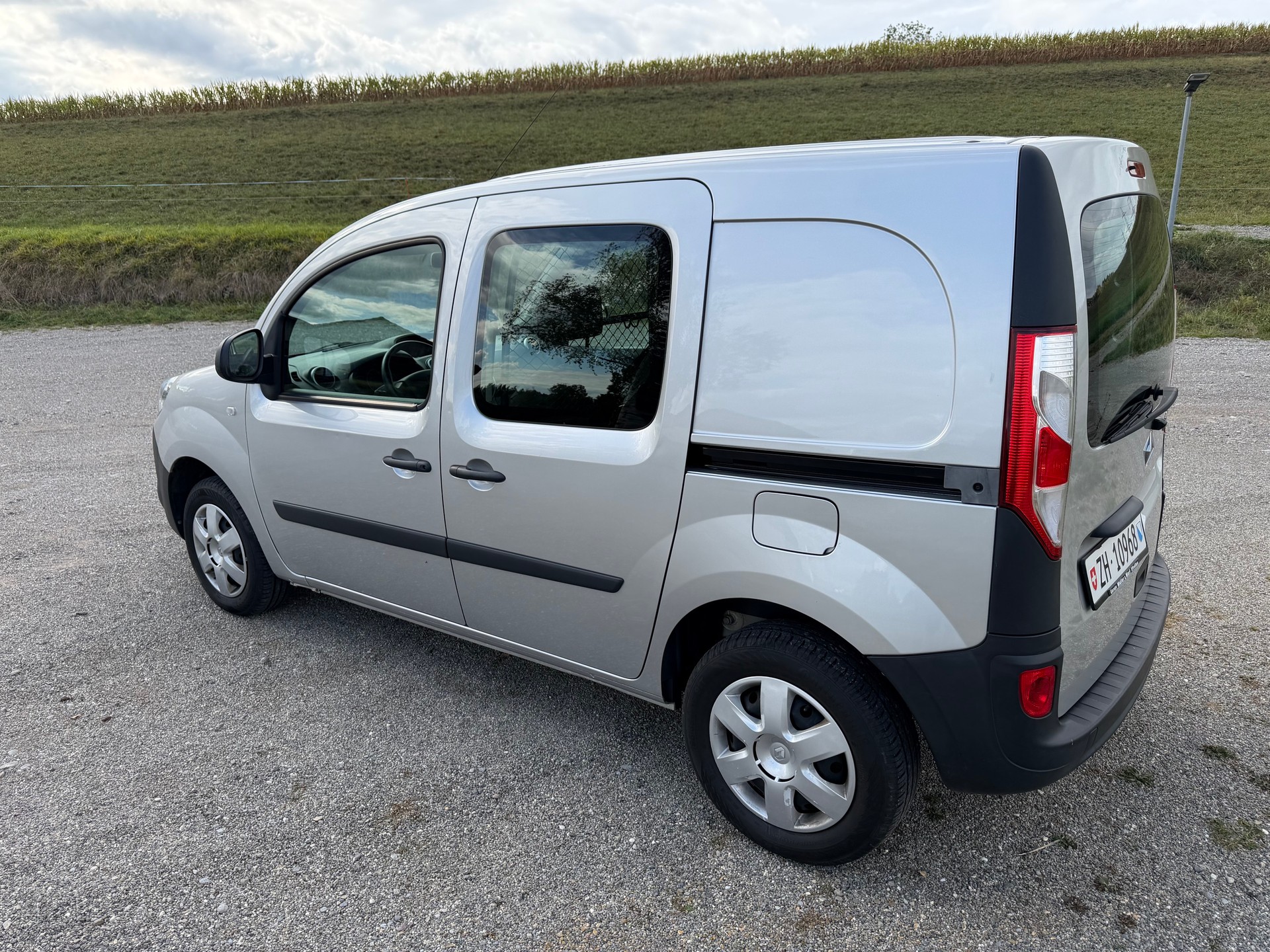 RENAULT Kangoo Medium 1.6 105 Business A-image-5