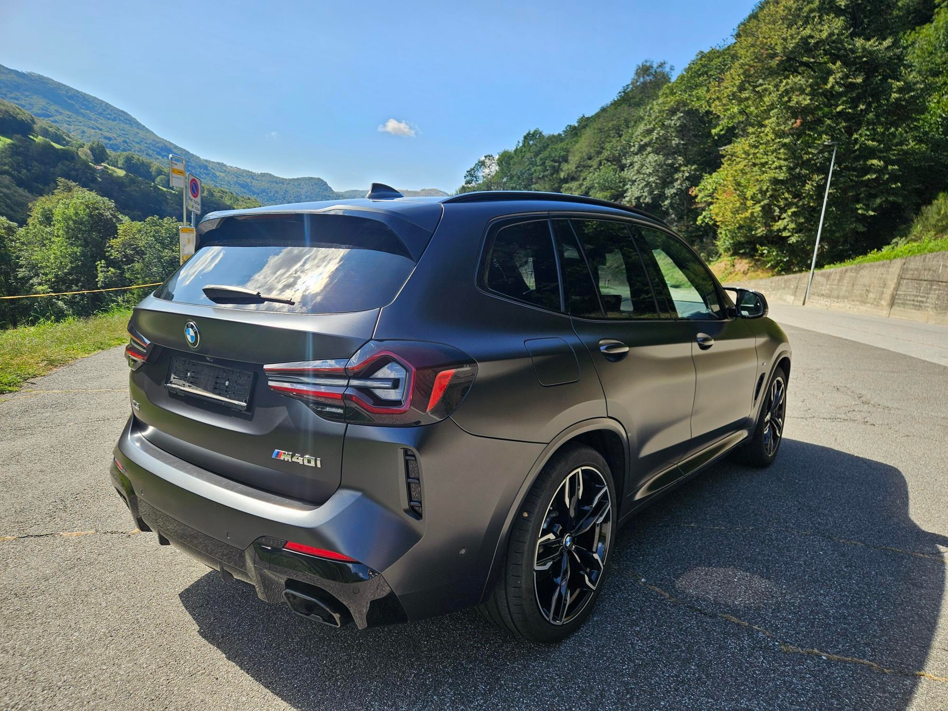 BMW M40i-image-4