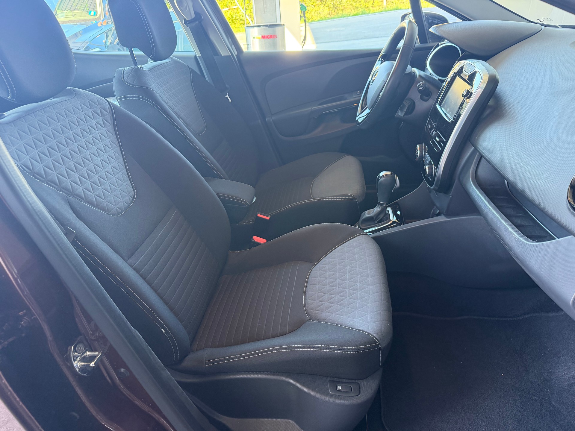 RENAULT Clio 1.5 dCi Swiss Edition EDC-image-11