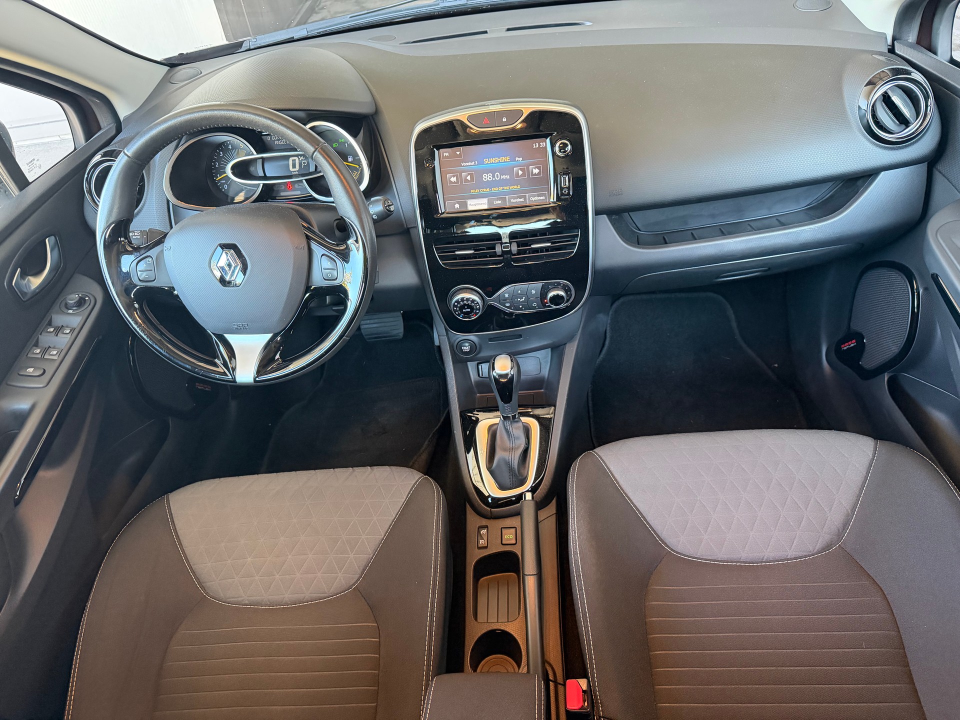 RENAULT Clio 1.5 dCi Swiss Edition EDC-image-10