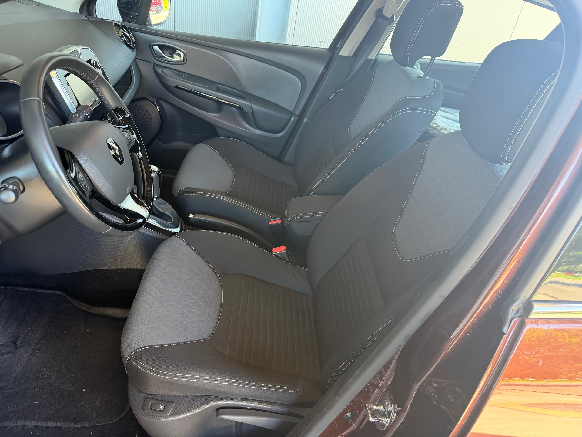 RENAULT Clio 1.5 dCi Swiss Edition EDC-image-7