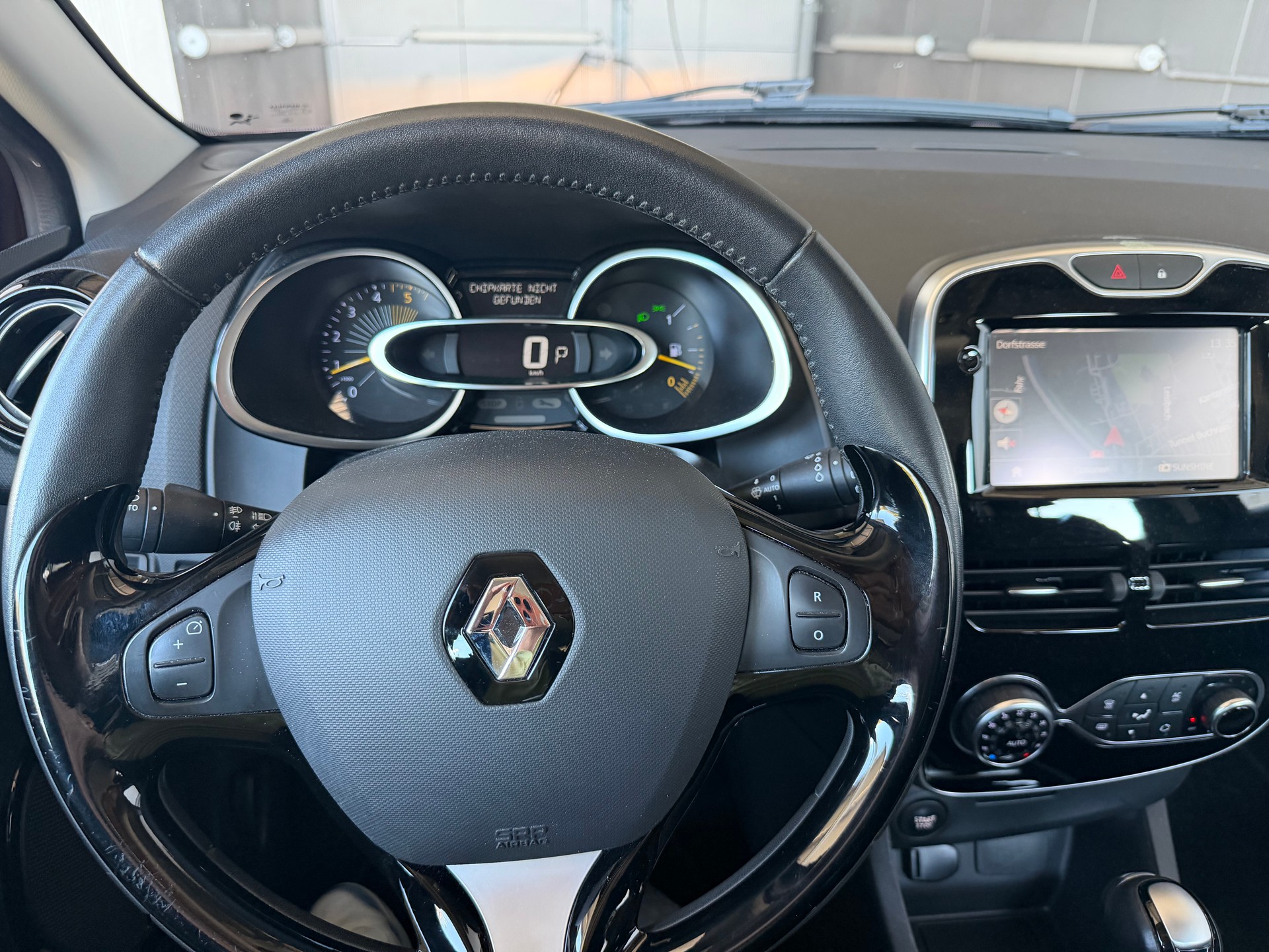 RENAULT Clio 1.5 dCi Swiss Edition EDC-image-13