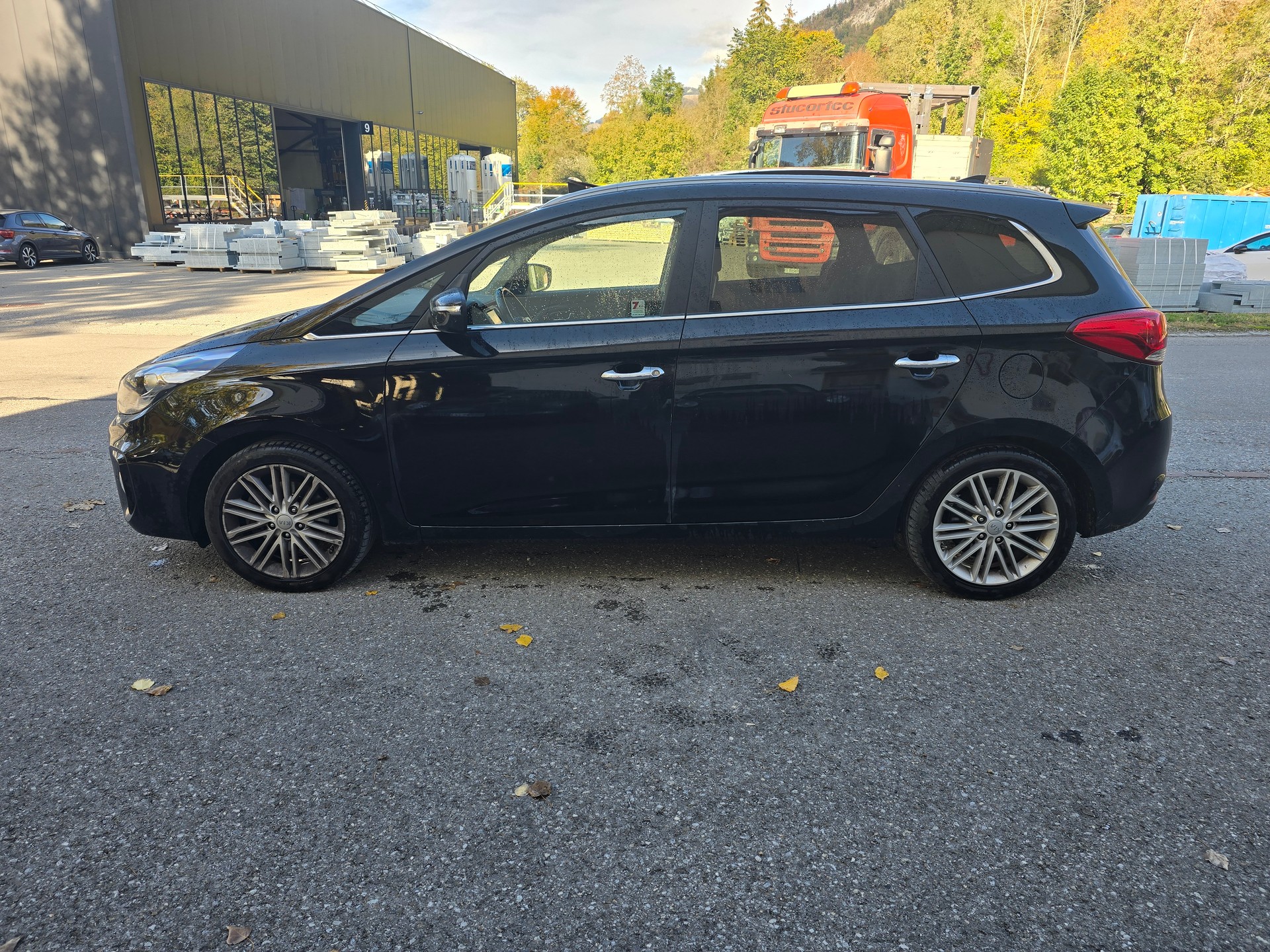 KIA Carens 1.6 GDI Trend-image-1