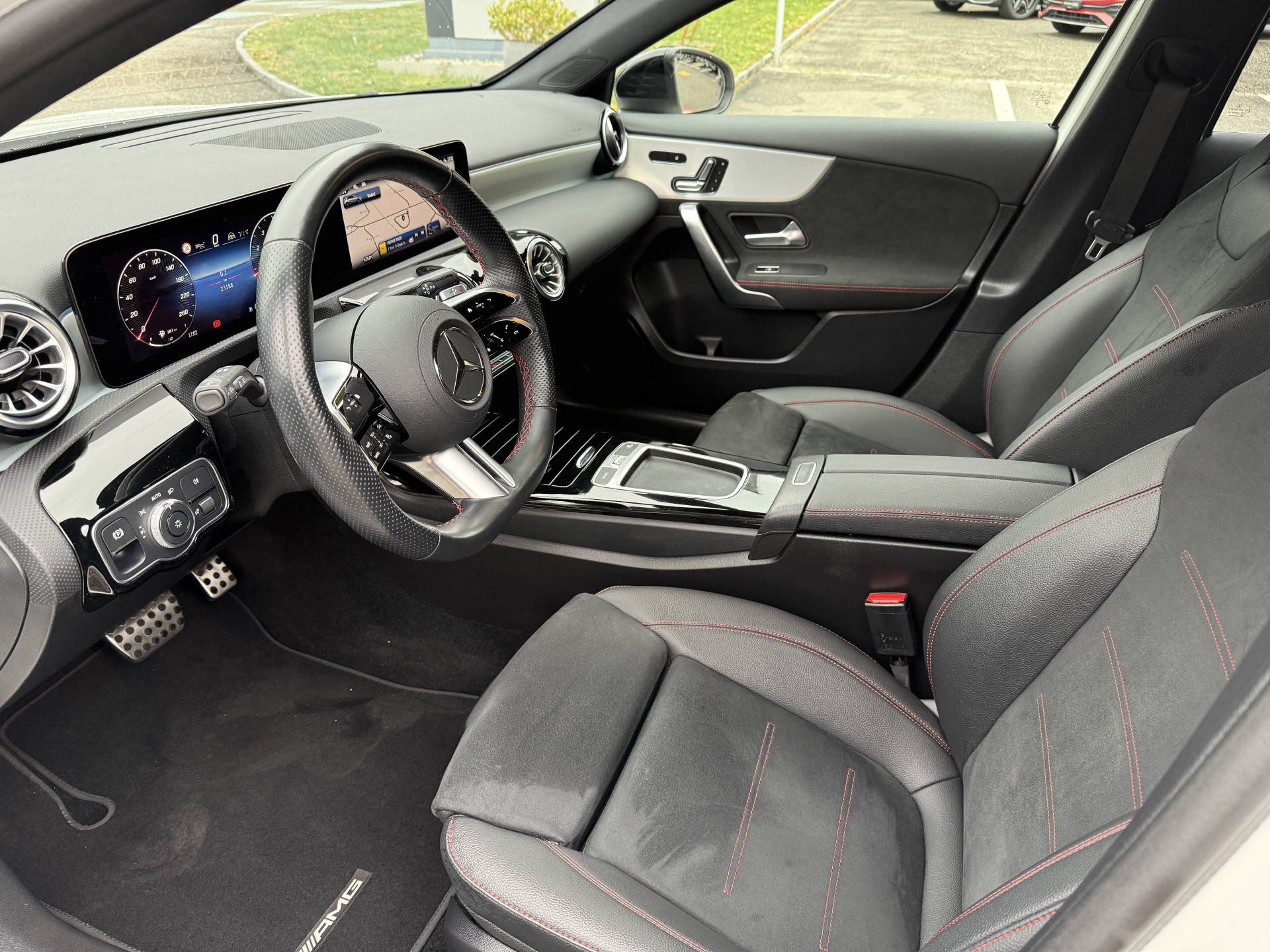 MERCEDES-BENZ A 220 AMG Line 4m-showroom-element-3