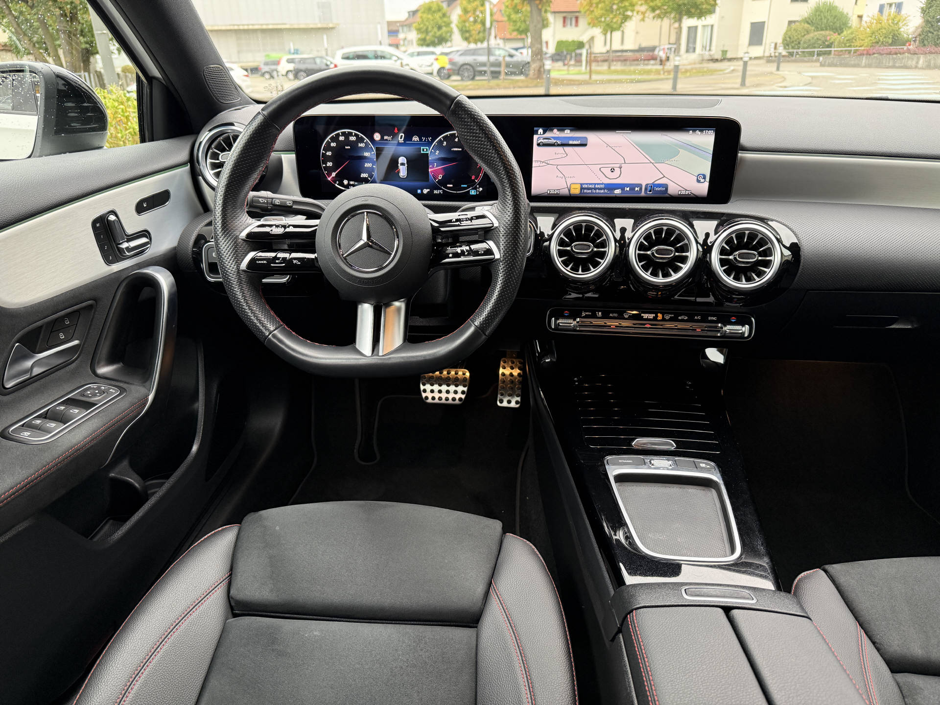 MERCEDES-BENZ A 220 AMG Line 4m-image-4