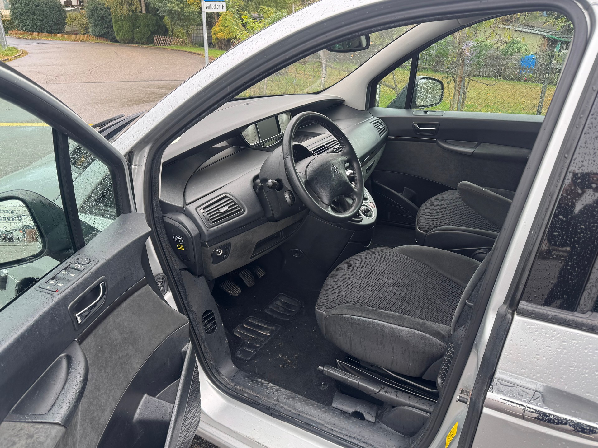 CITROEN C8 2.0 16V HDi Attraction-image-9