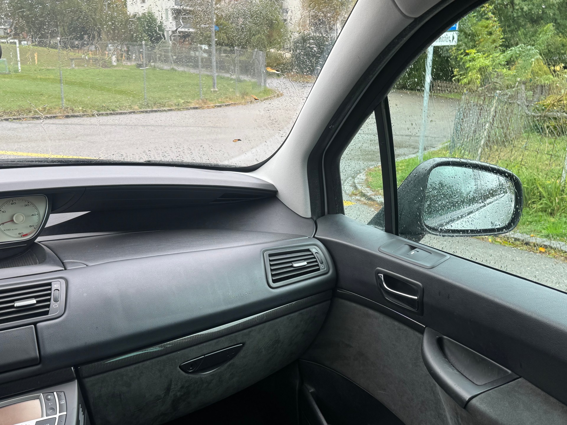 CITROEN C8 2.0 16V HDi Attraction-image-13