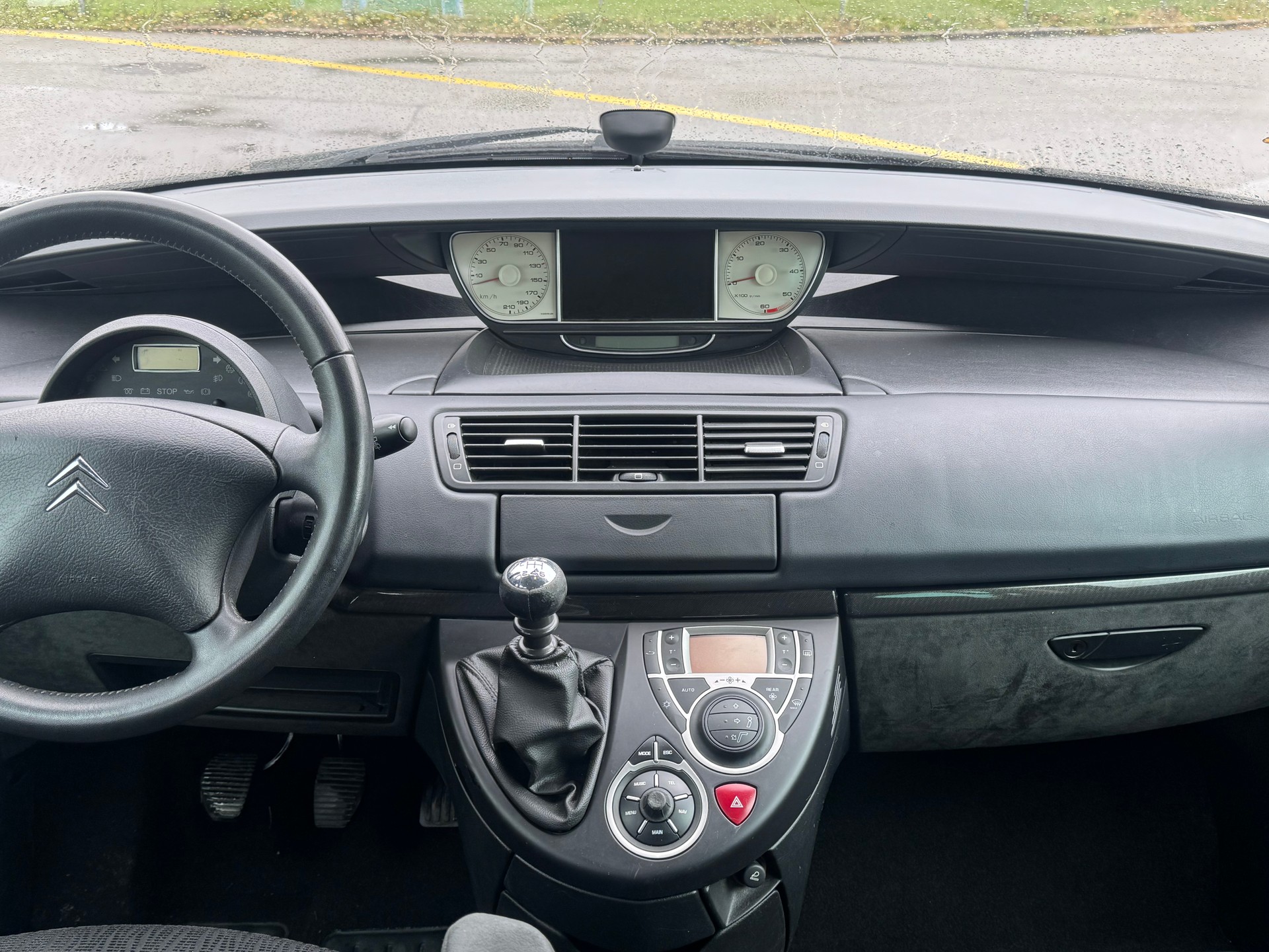 CITROEN C8 2.0 16V HDi Attraction-image-12