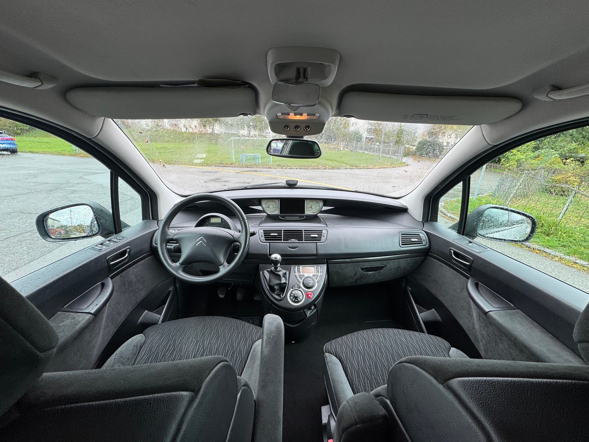 CITROEN C8 2.0 16V HDi Attraction-image-11