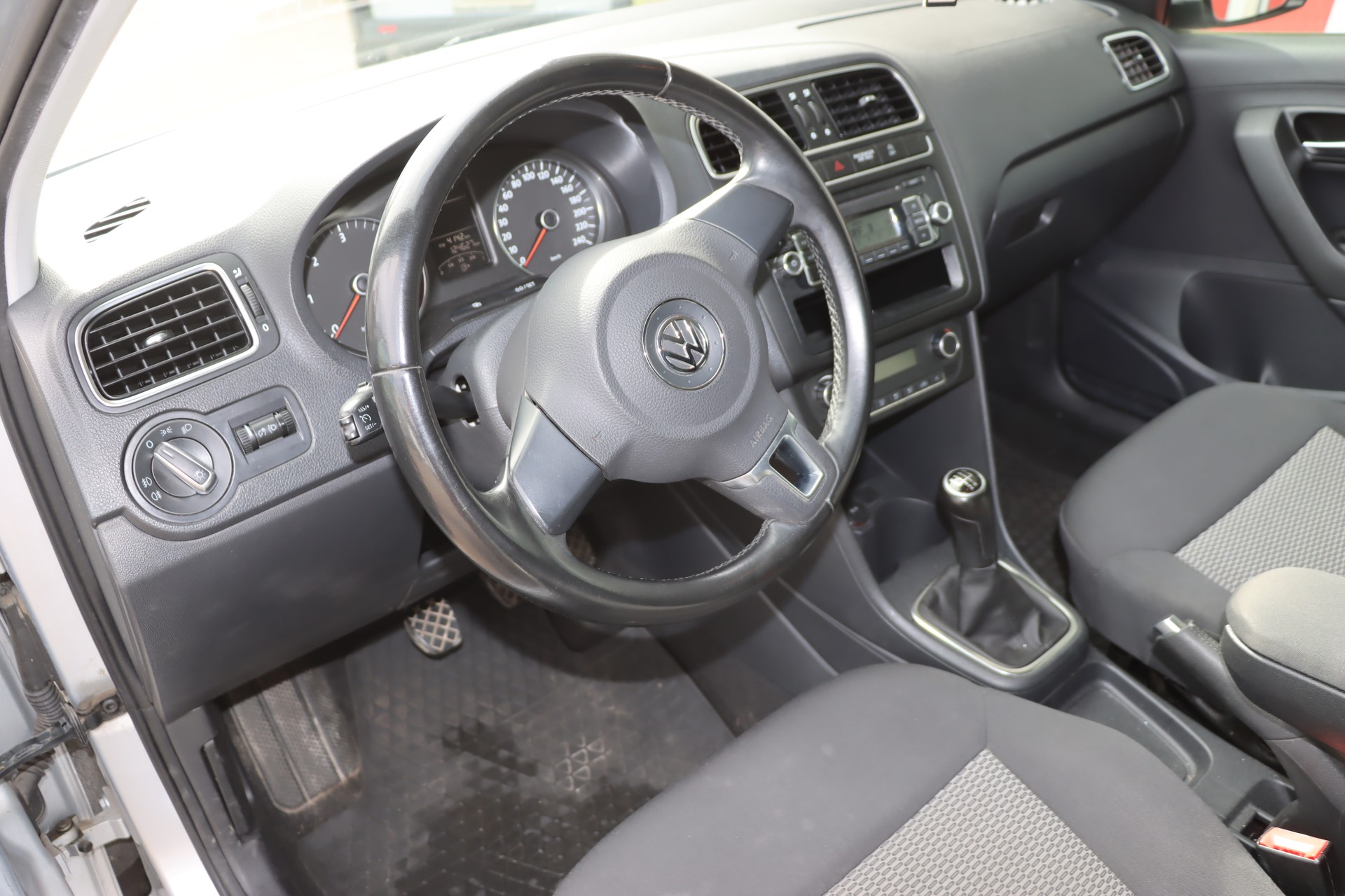 VW Polo 1.2 TDI BlueMotion Trendline-image-13