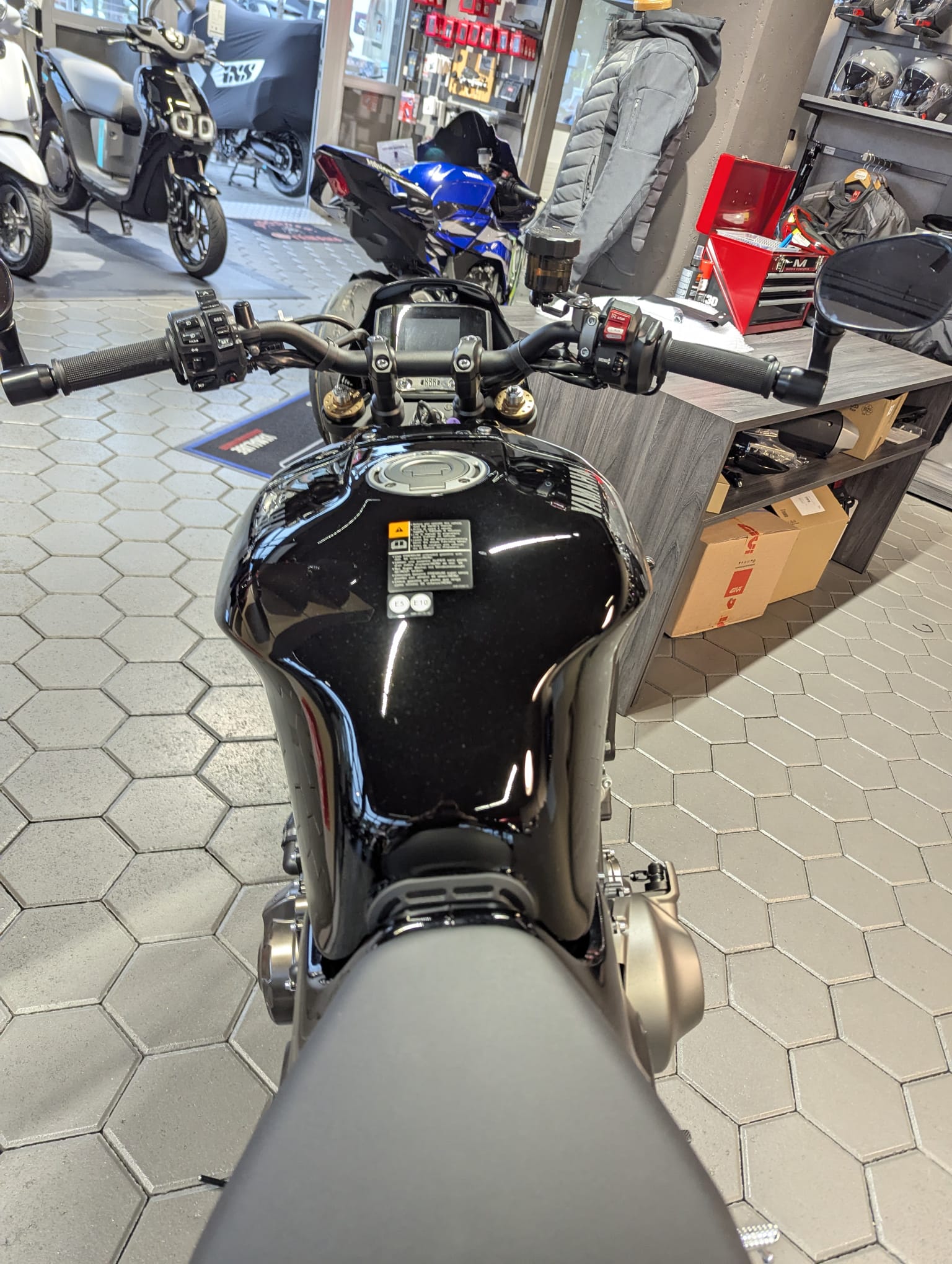 YAMAHA XSR 900-image-3