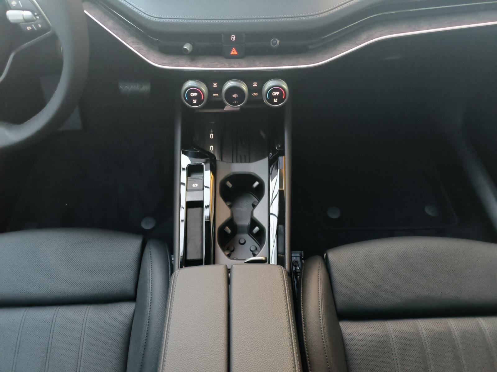 SKODA Superb Combi 2.0 TSI L&K 4x4 DSG-image-11