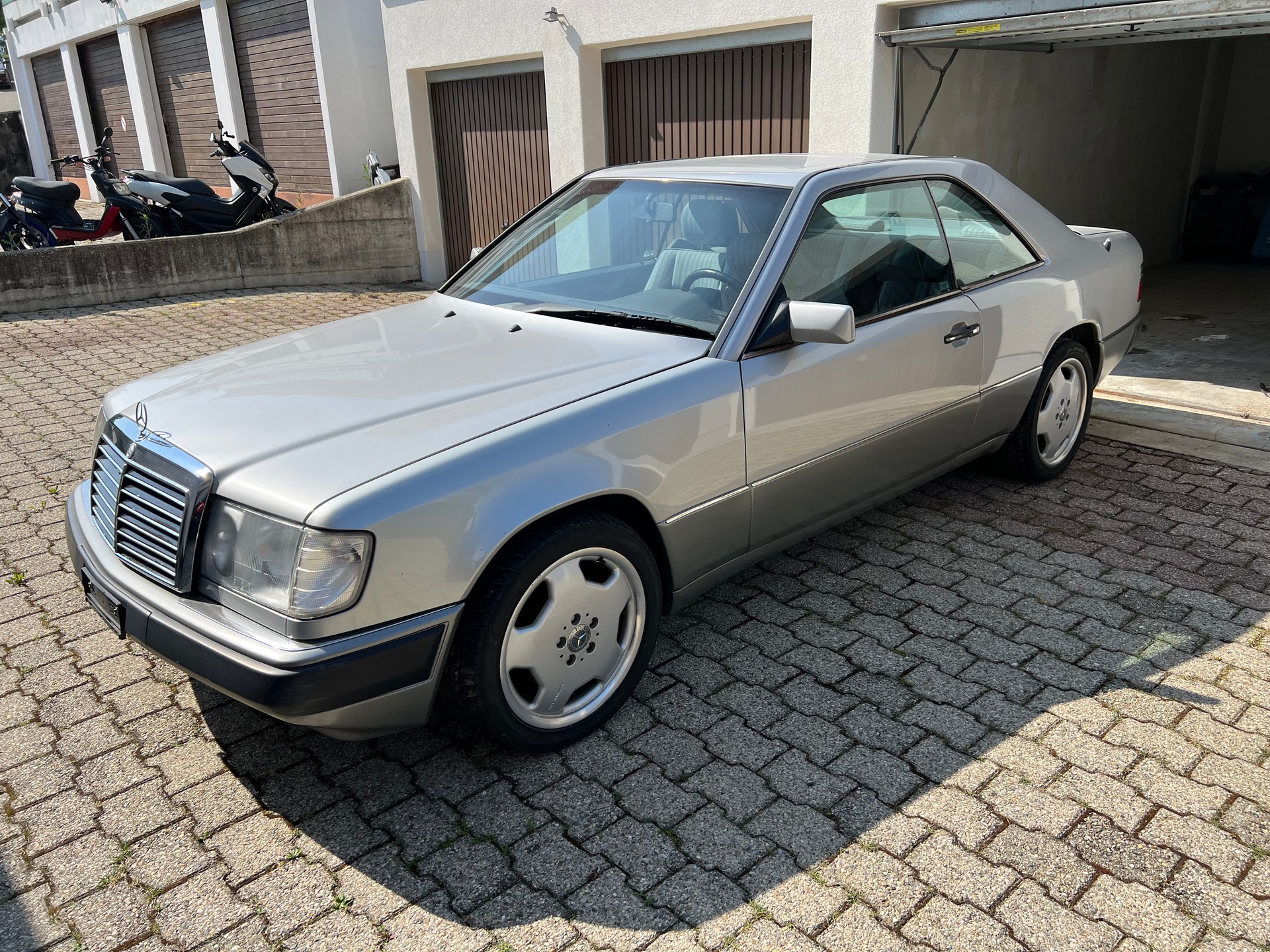 MERCEDES-BENZ 300 CE