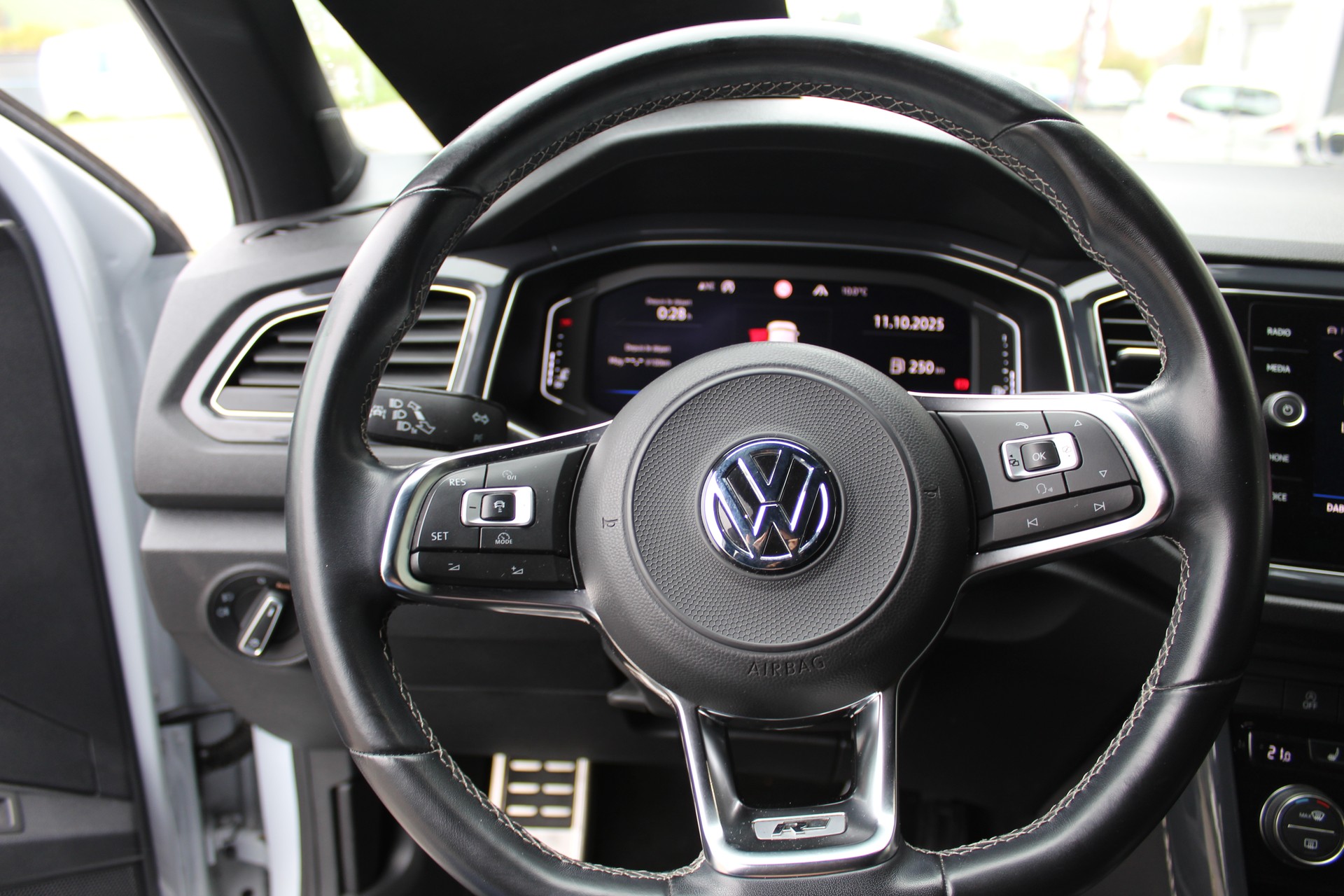 VW T-Roc 2.0 TSI Sport DSG 4Motion-image-6