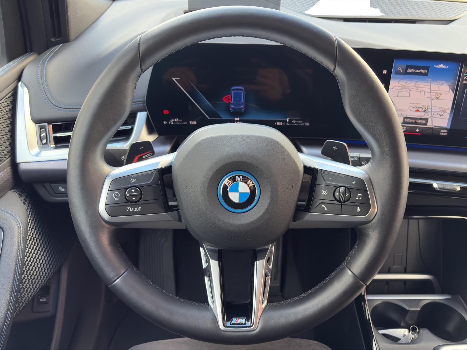BMW 230e xDrive Active Tourer-image-11