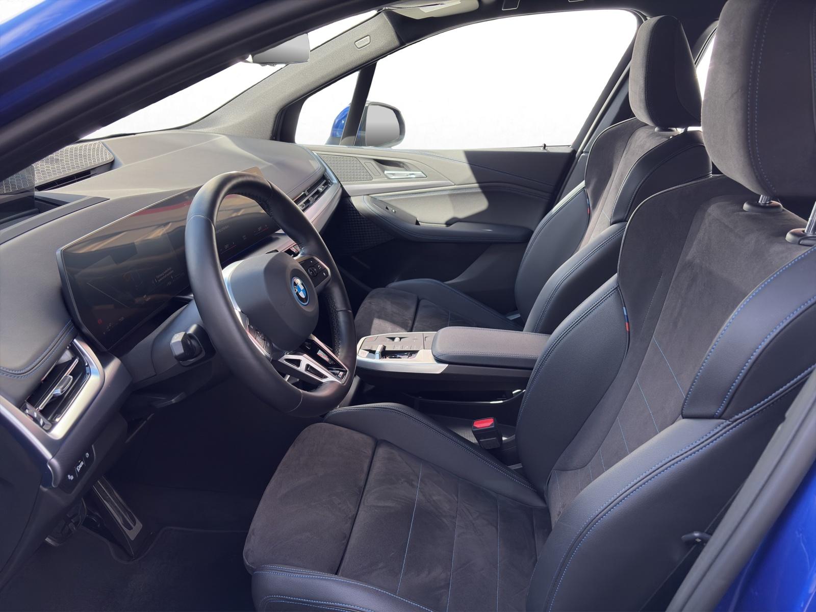 BMW 230e xDrive Active Tourer-image-10