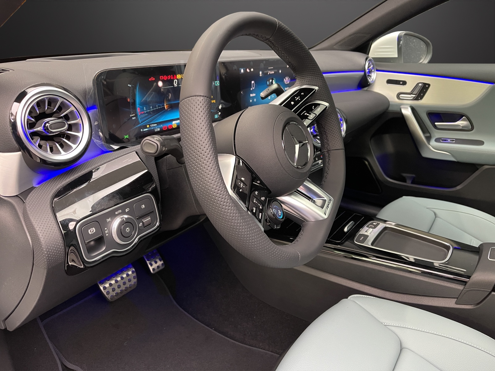 MERCEDES-BENZ A 35 AMG 4Matic+ 8G-DCT-image-6
