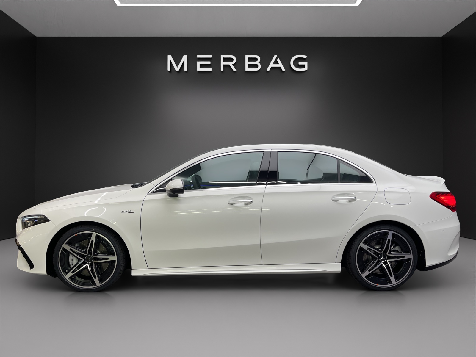 MERCEDES-BENZ A 35 AMG 4Matic+ 8G-DCT-image-2