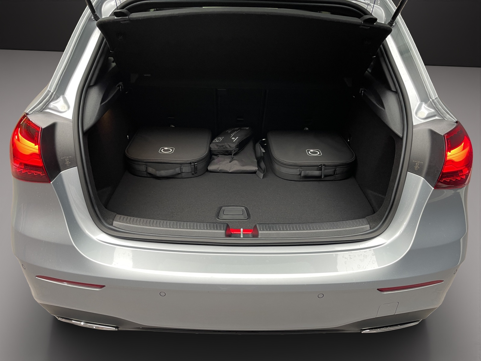 MERCEDES-BENZ A 250 e EQ Star 8G-DCT-image-5