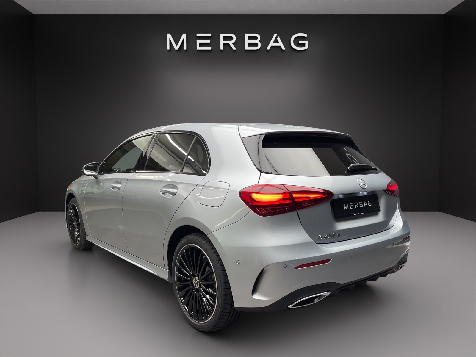 MERCEDES-BENZ A 250 e EQ Star 8G-DCT-image-3