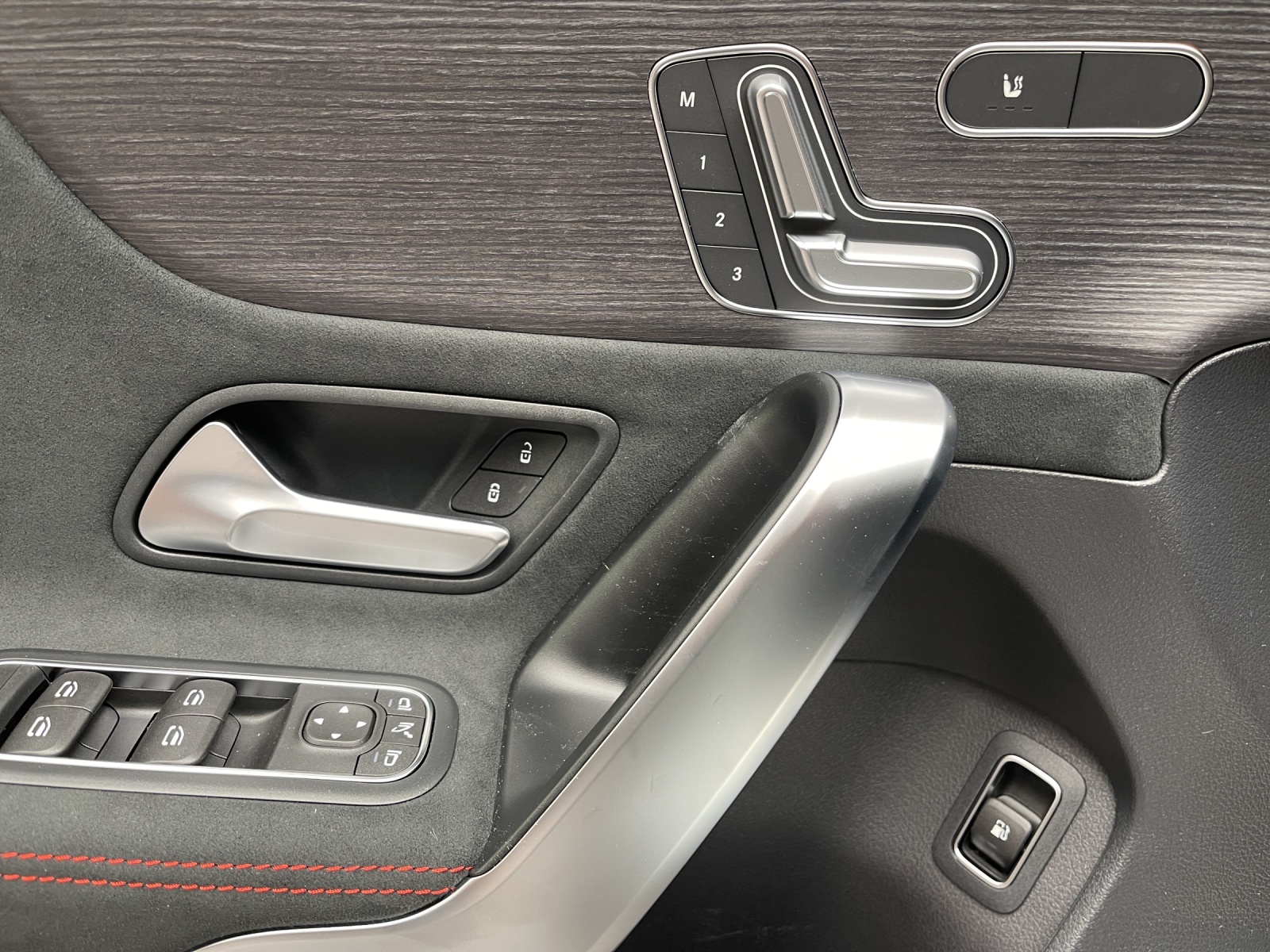 MERCEDES-BENZ A 250 e EQ Star 8G-DCT-image-12