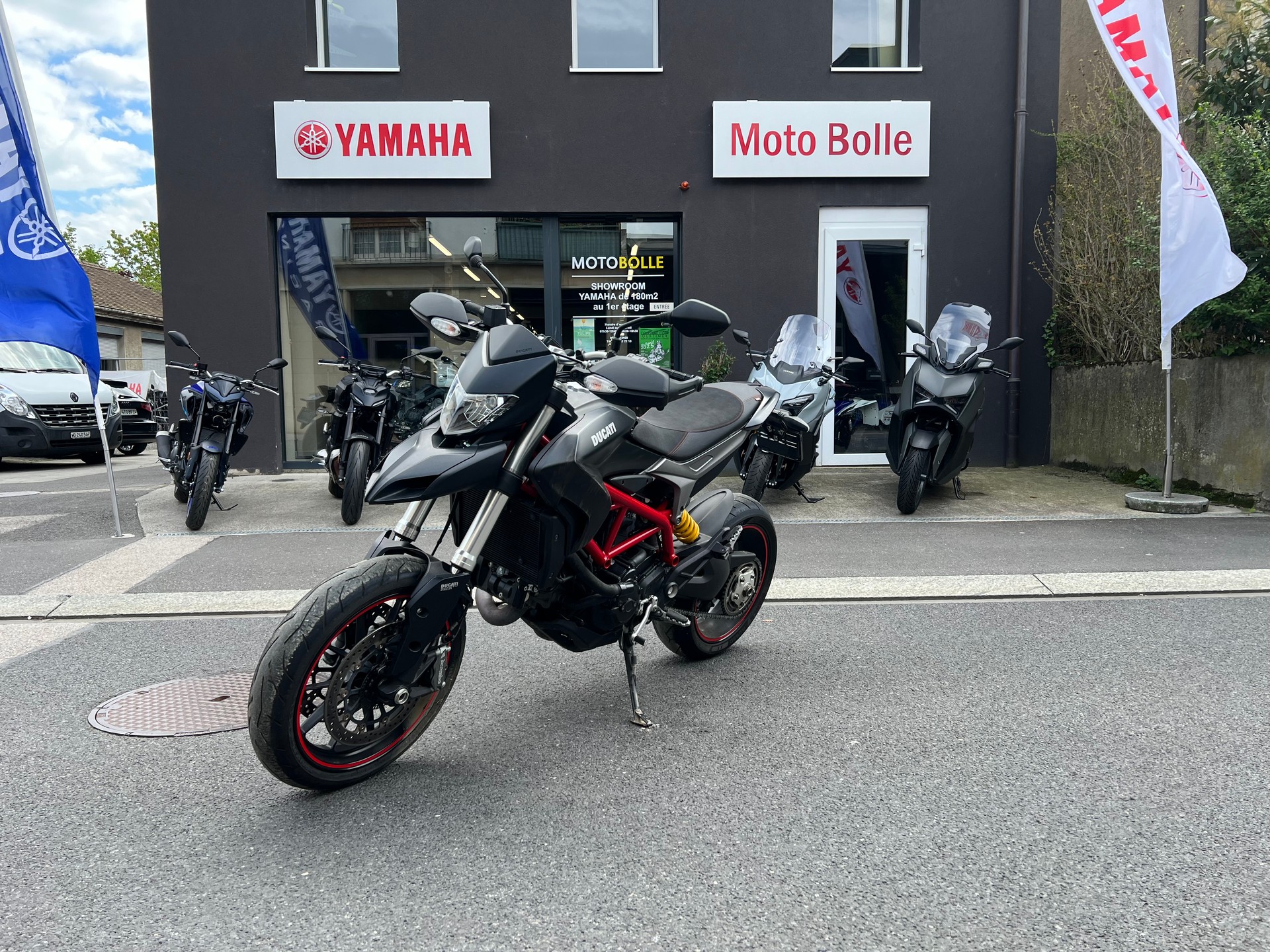 DUCATI Hypermotard 821-showroom-element-2