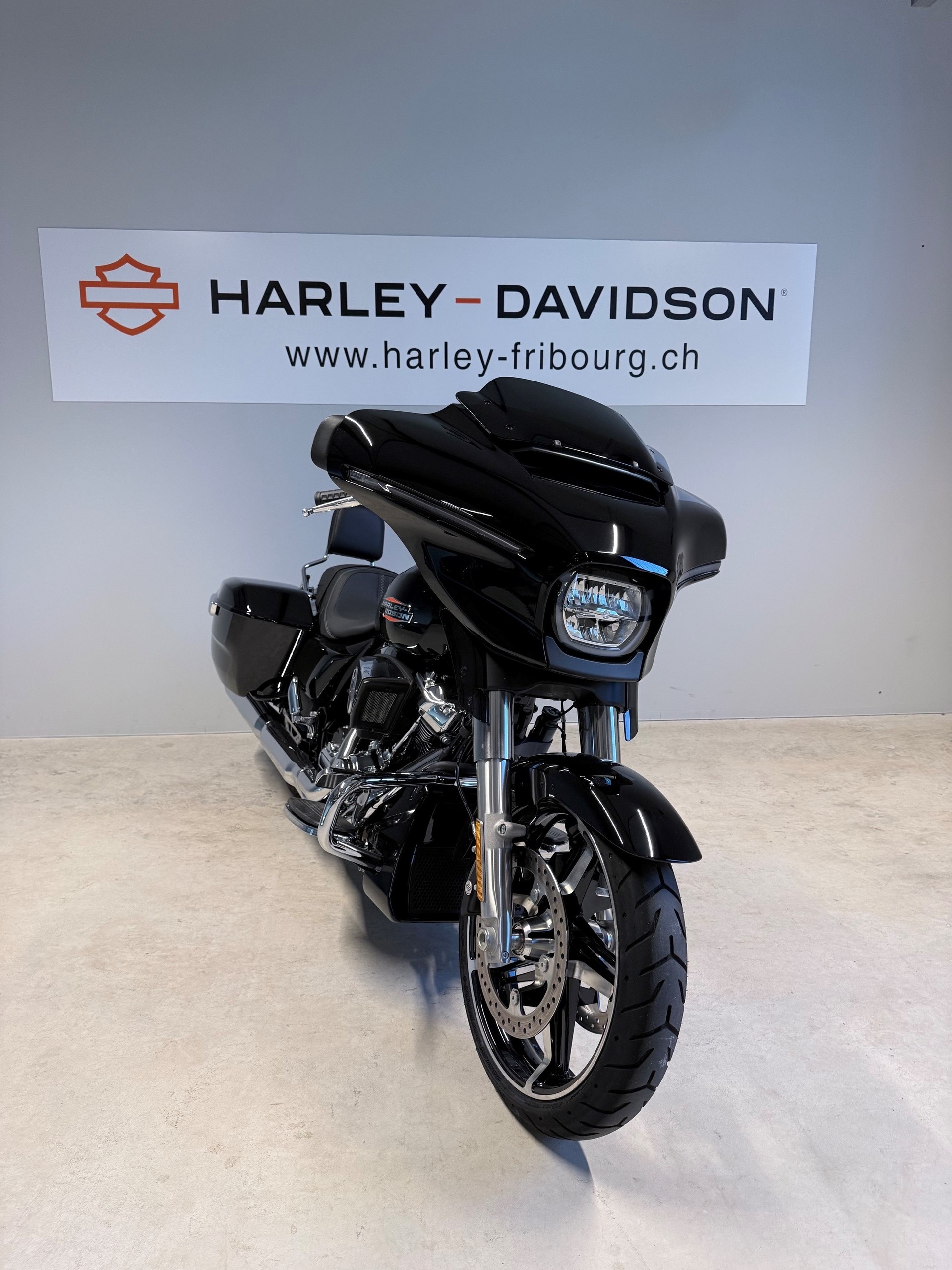 HARLEY-DAVIDSON FLHX Street Glide 117-showroom-element-1
