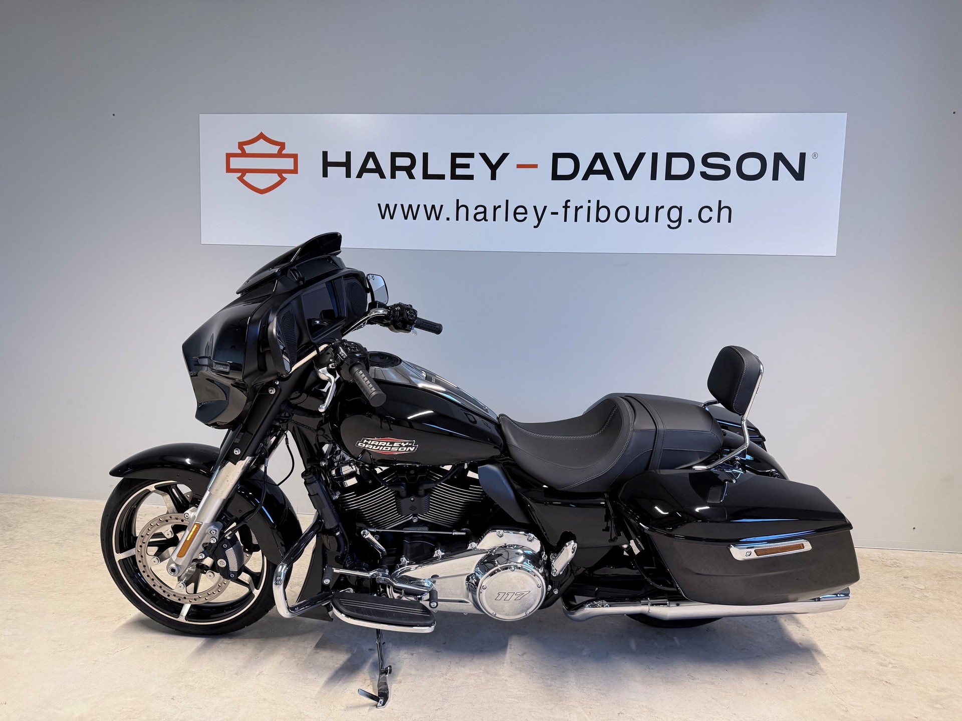HARLEY-DAVIDSON FLHX Street Glide 117-showroom-element-2