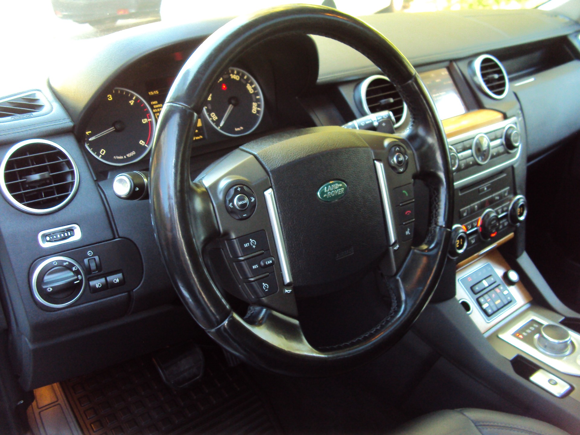 LAND ROVER Discovery 3.0 SDV6 HSE Automatic-image-9