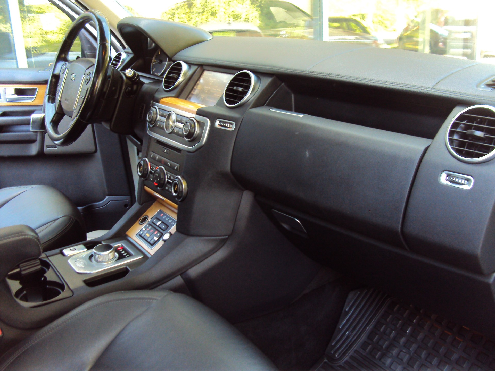 LAND ROVER Discovery 3.0 SDV6 HSE Automatic-image-11