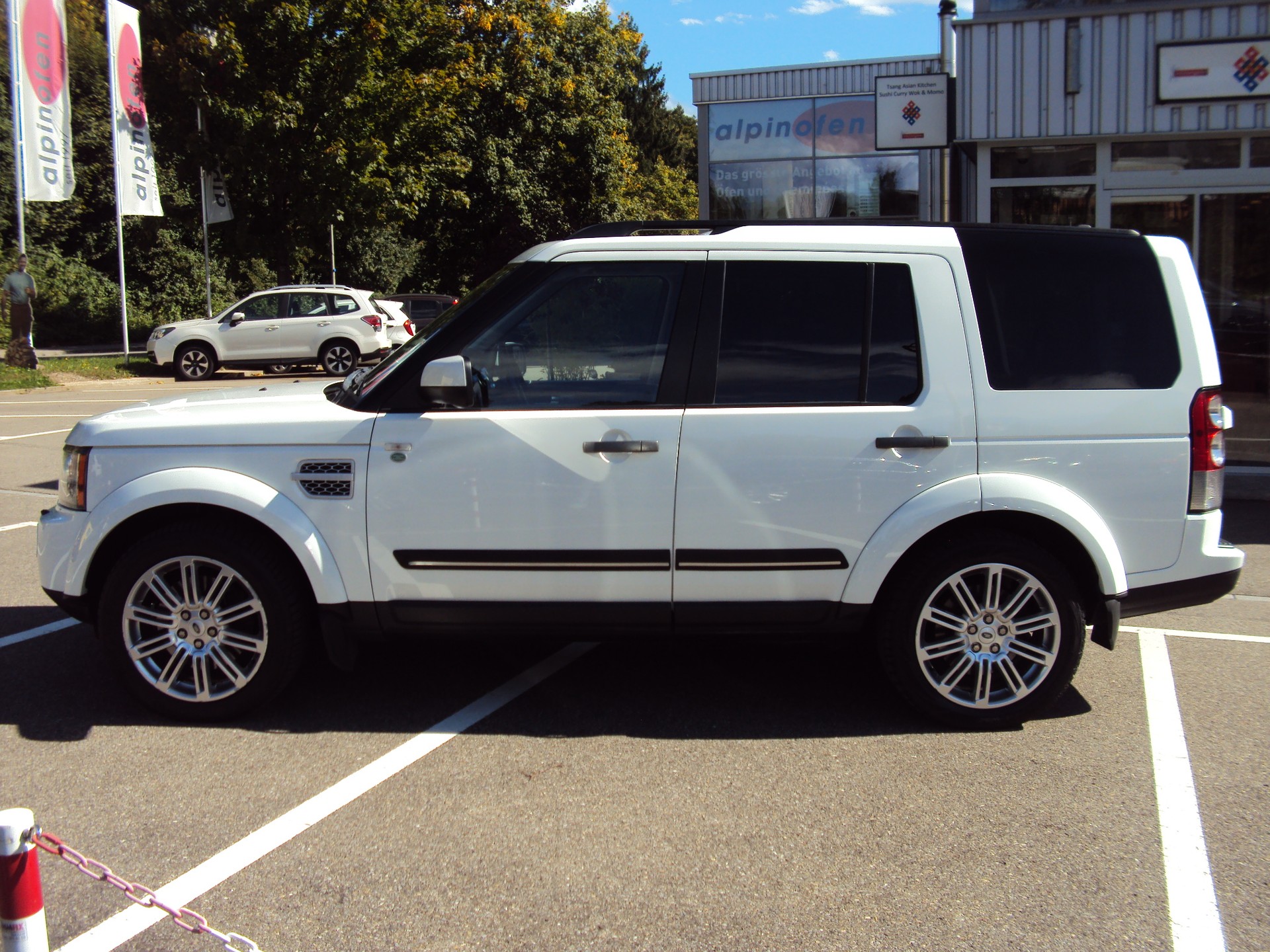 LAND ROVER Discovery 3.0 SDV6 HSE Automatic-image-6