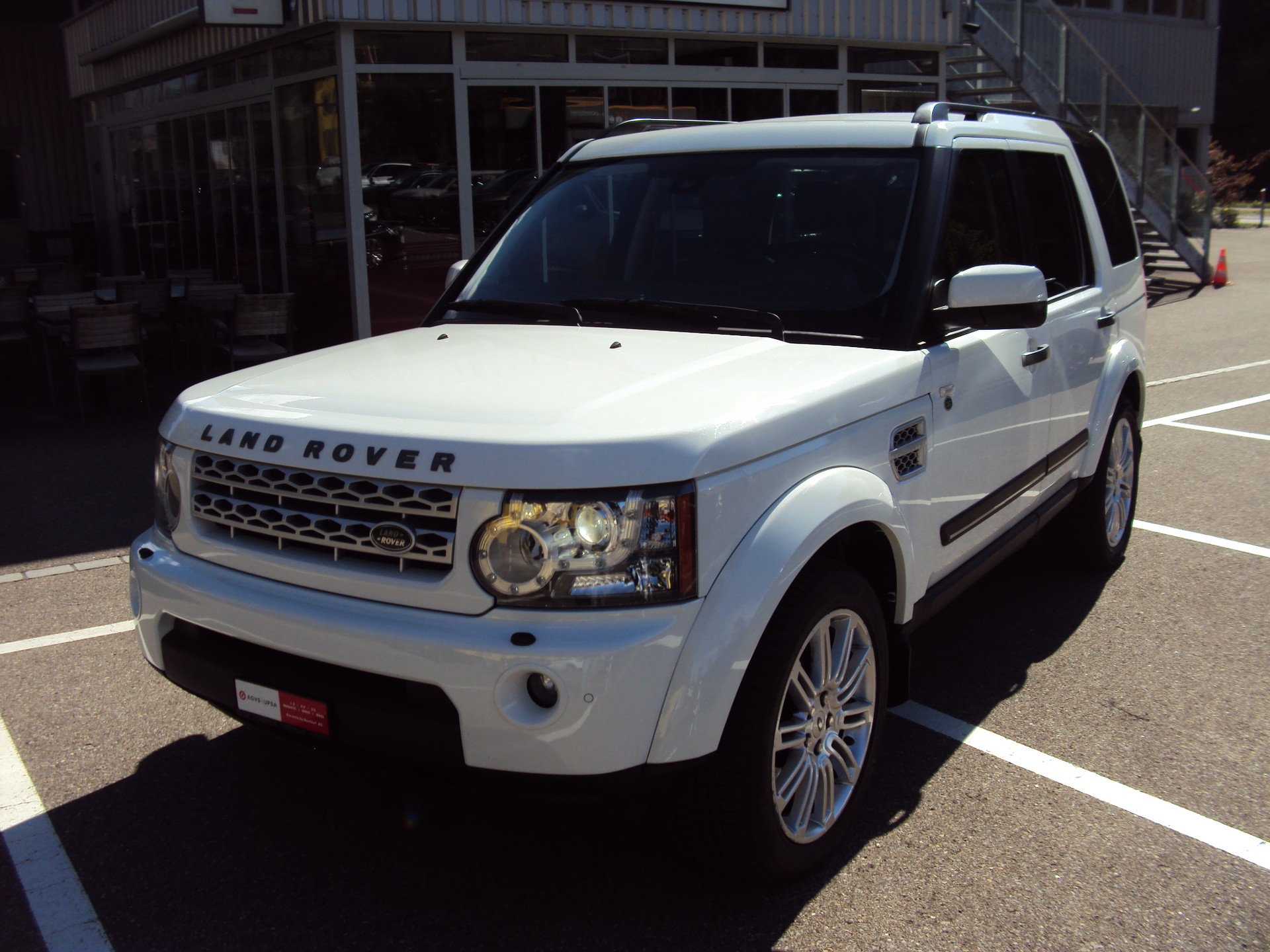 LAND ROVER Discovery 3.0 SDV6 HSE Automatic-image-1