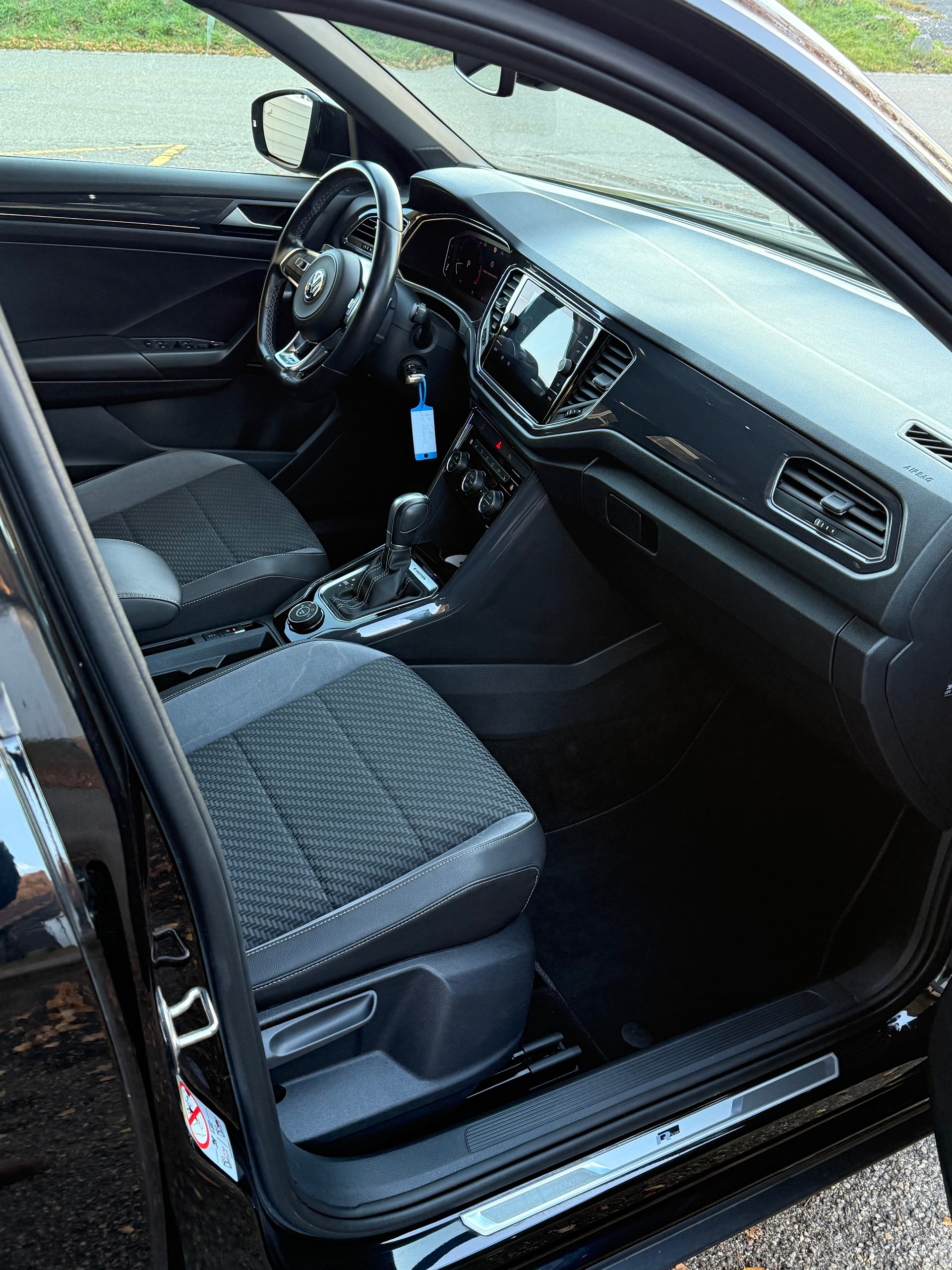 VW T-Roc 2.0 TSI Sport DSG 4Motion R-LINE / VENDUE VERKAUFT-image-7