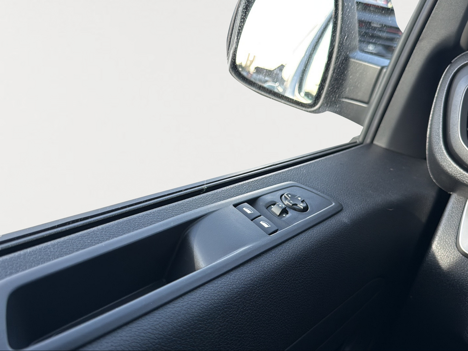 PEUGEOT Expert 2.2 BlueHDi 150 S&S Standard-image-17
