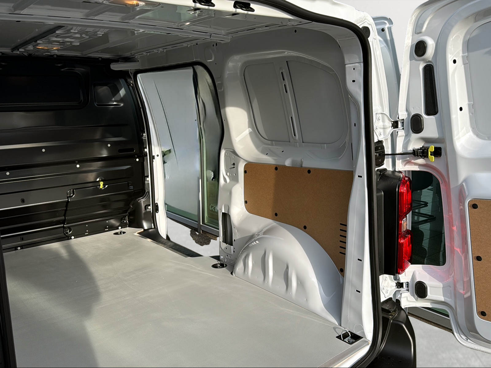 PEUGEOT Expert 2.2 BlueHDi 150 S&S Standard-image-19