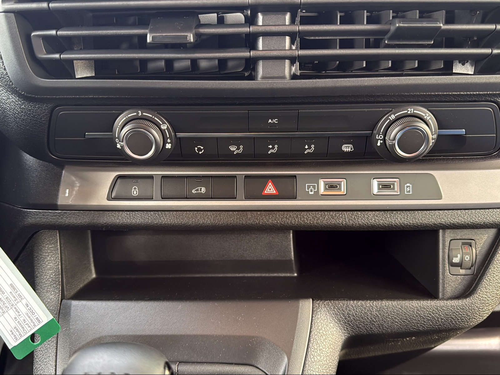 PEUGEOT Expert 2.2 BlueHDi 150 S&S Standard-image-5