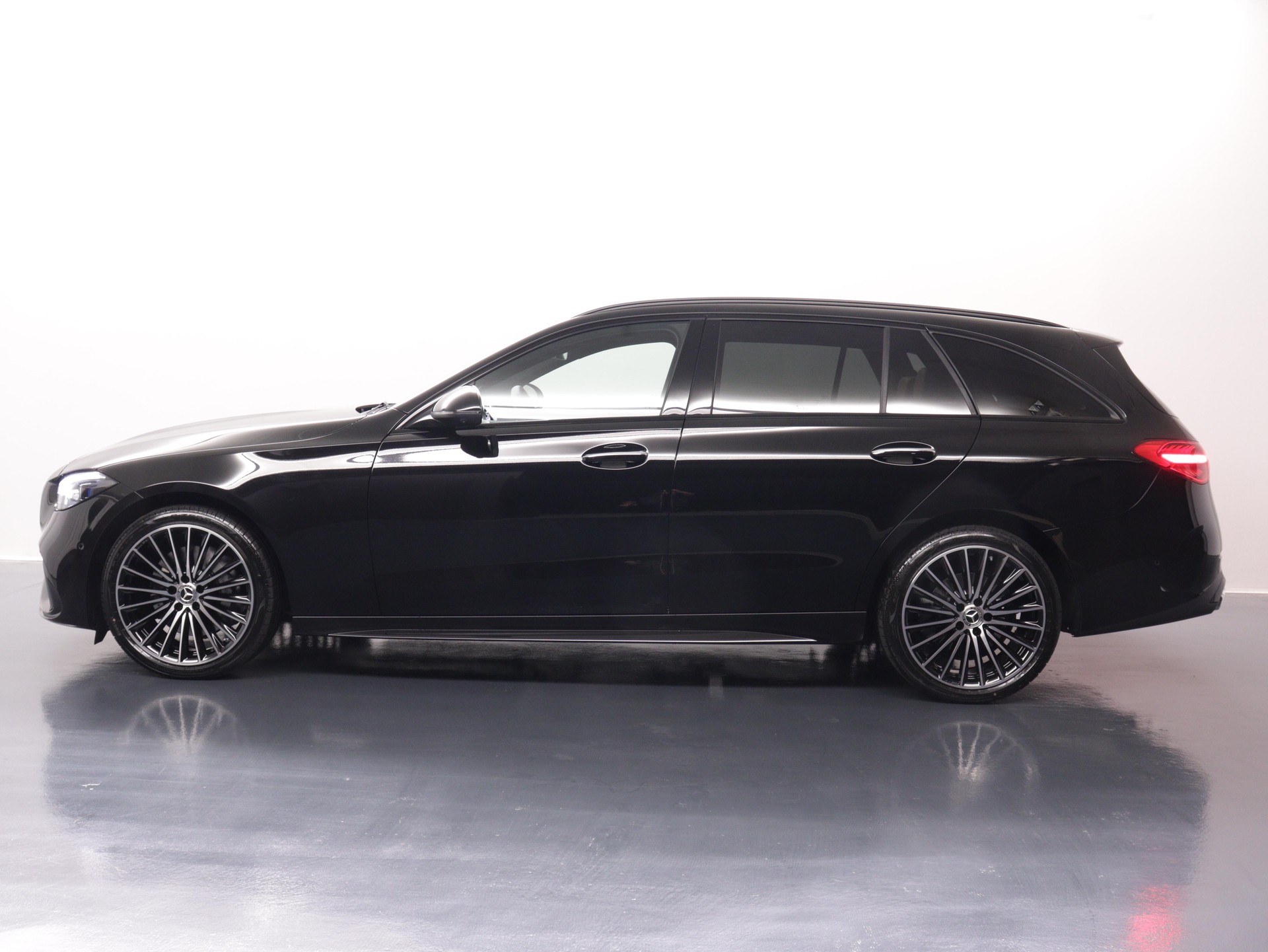 MERCEDES-BENZ C 220 d Swiss Star AMG Line 4matic Kombi-showroom-element-2