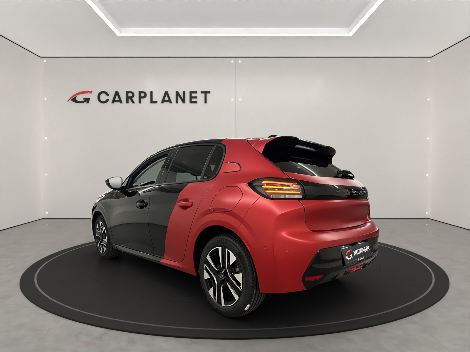 PEUGEOT 208 1.2 Hybrid Allure Premium-image-2