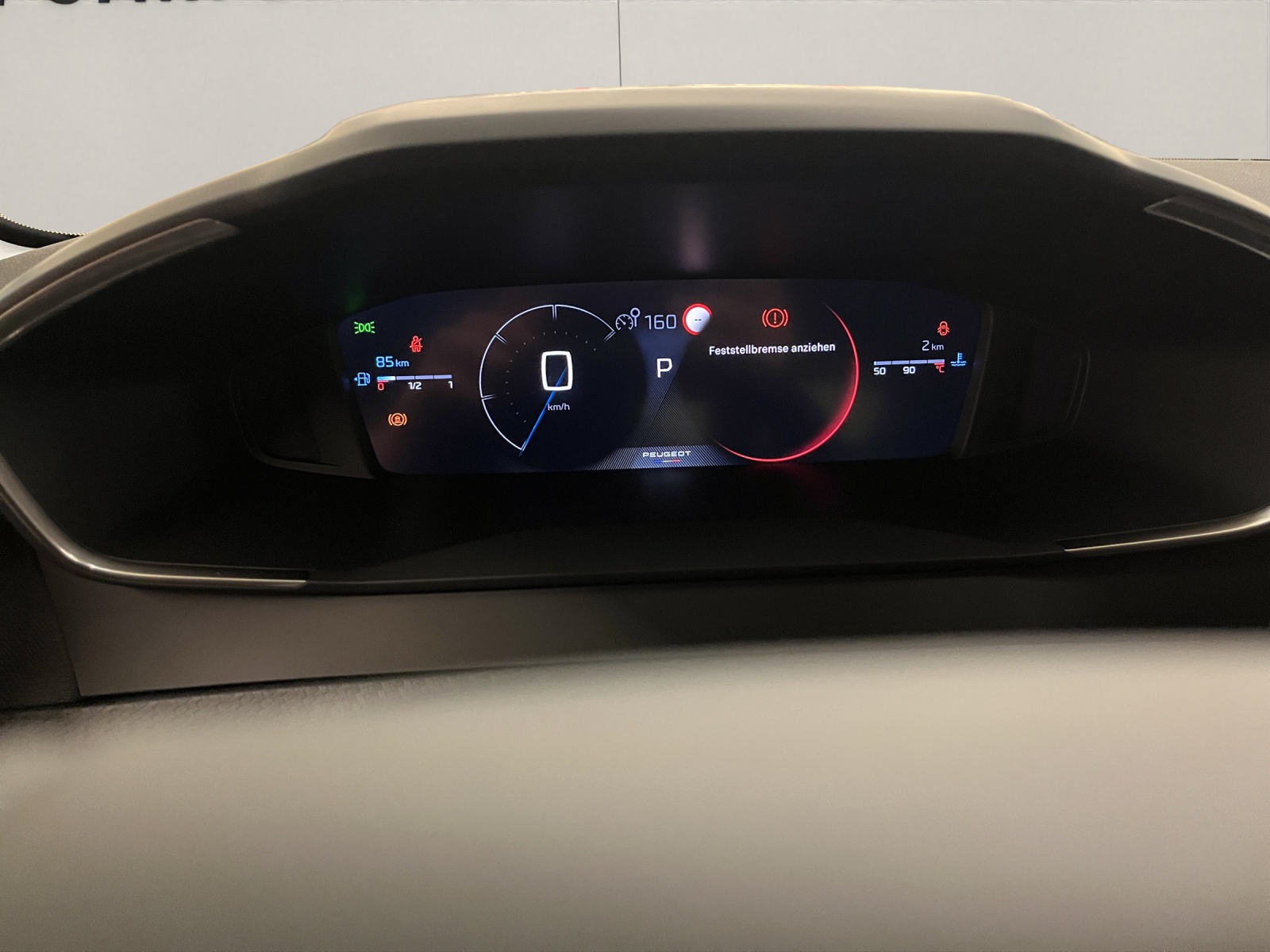 PEUGEOT 208 1.2 Hybrid Allure Premium-image-9