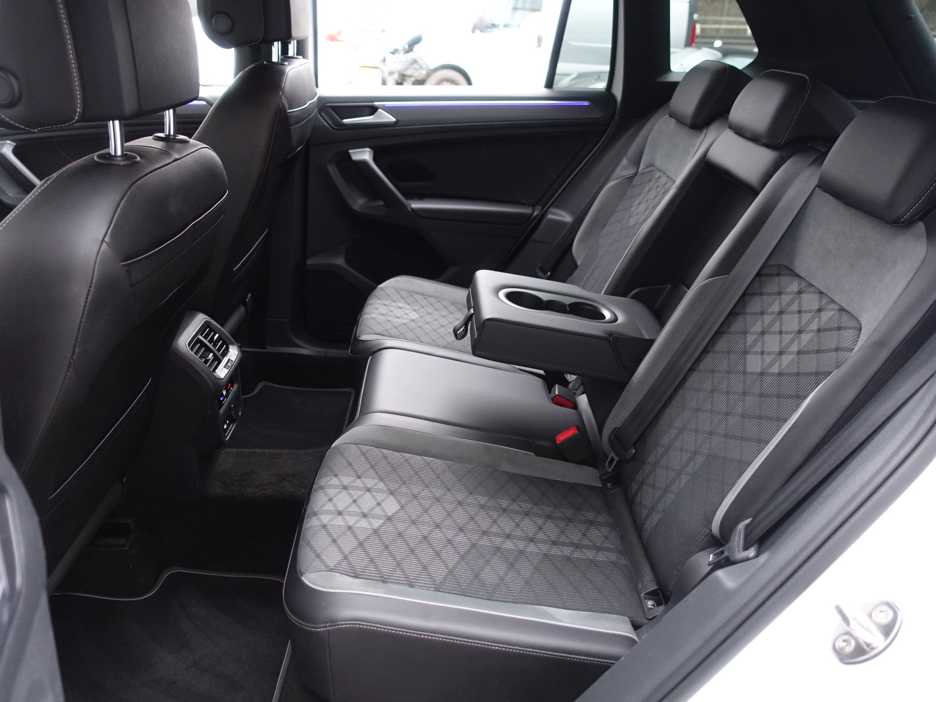 VW Tiguan 2.0TSI R-Line 4Motion DSG-image-13