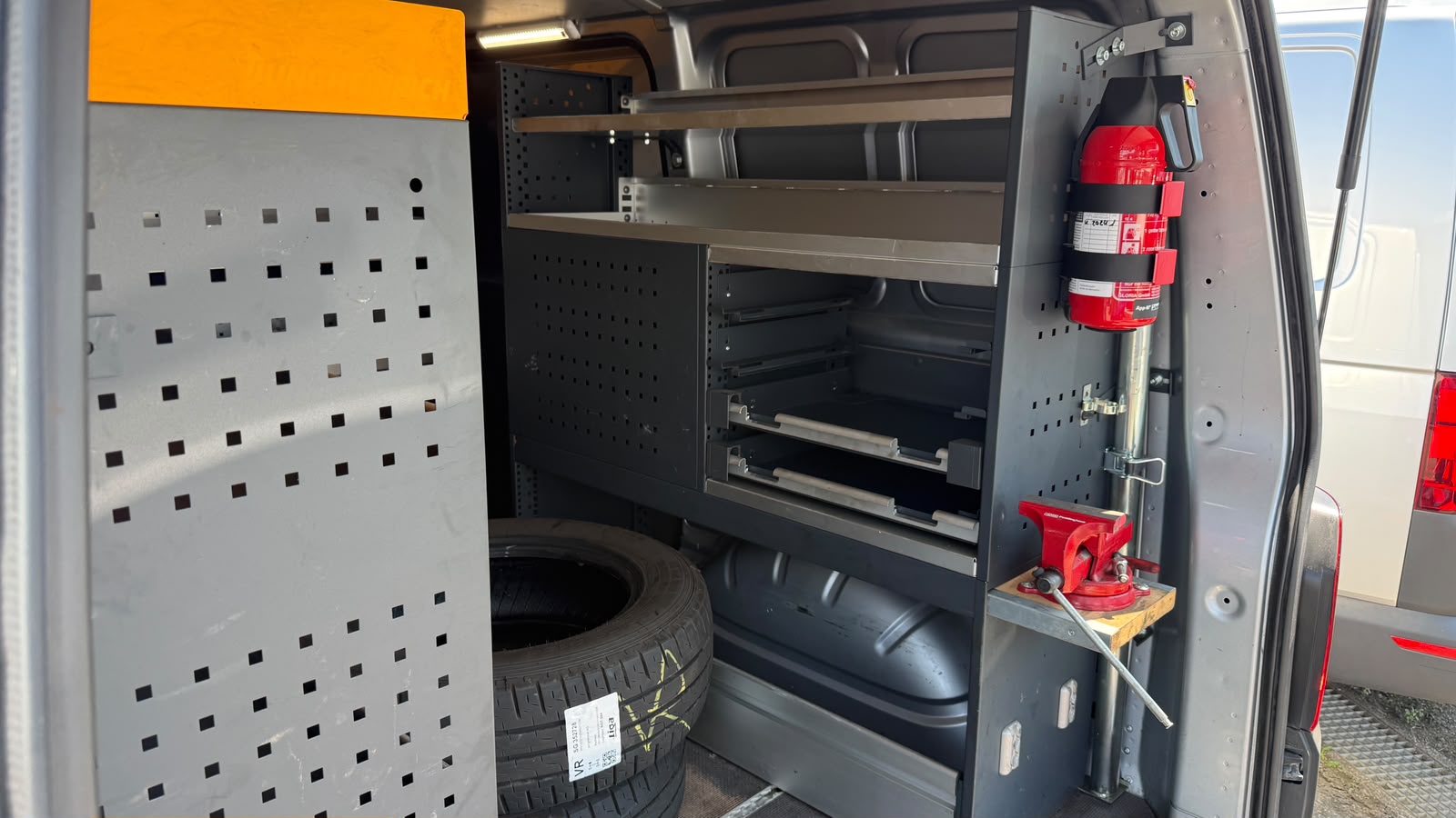 VW T6.1 2.0 TDI EINBAU-SCHRÄNKE 3200 KG!!!-image-24