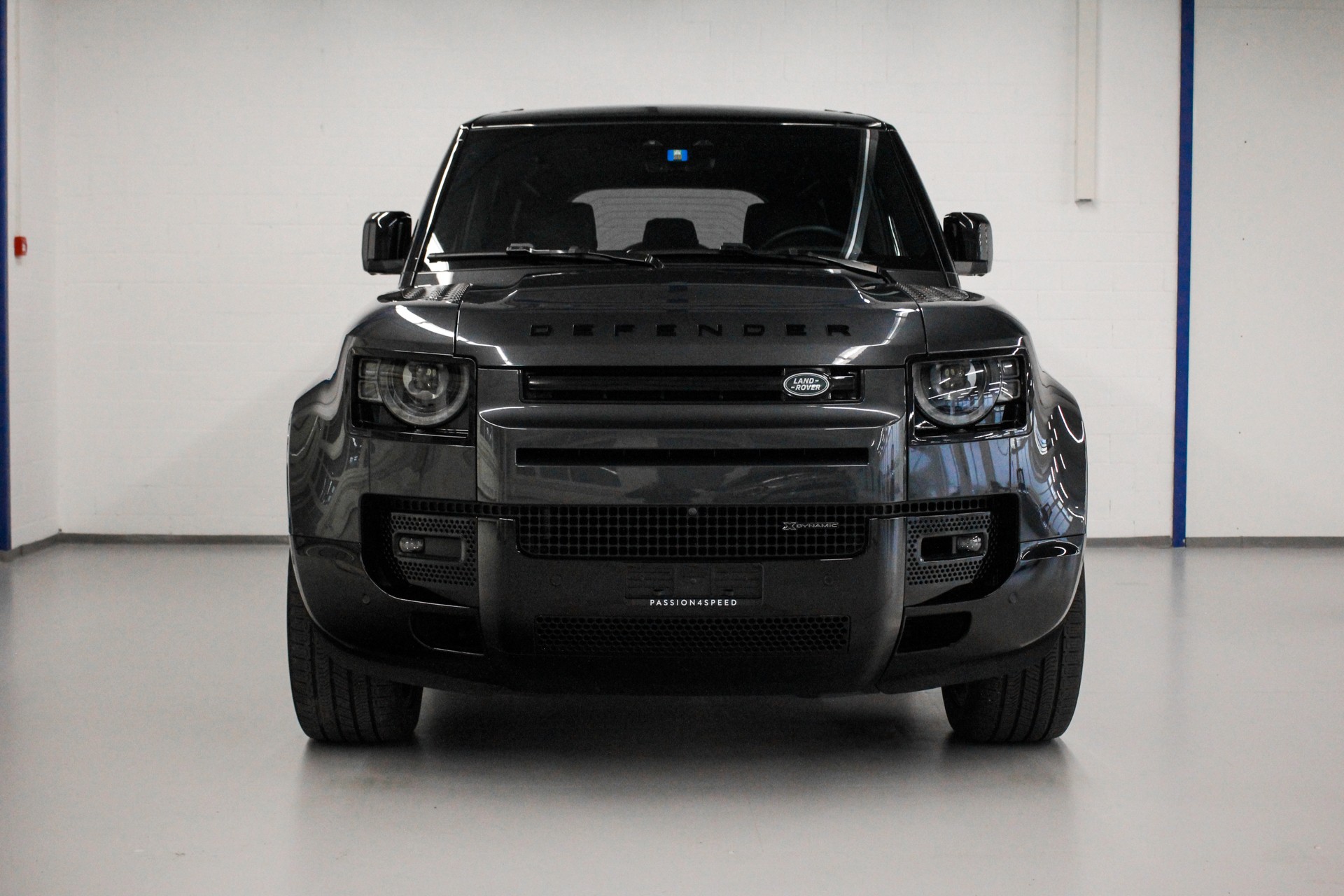 LAND ROVER Defender 110 3.0 D I6 300 X-Dynamic HSE AWD AT8