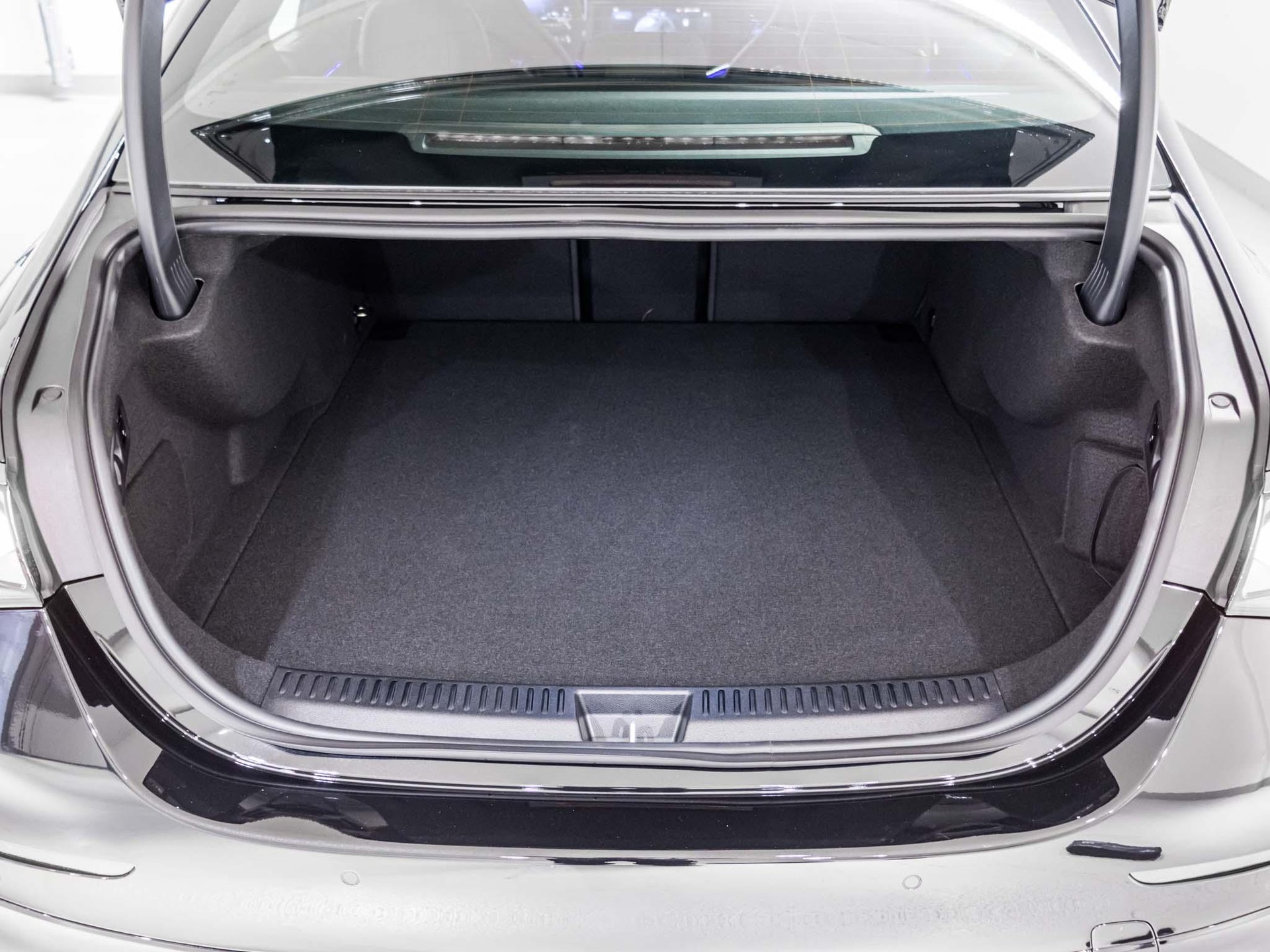 MERCEDES-BENZ E 53 AMG Hybrid 4MATIC+-image-13