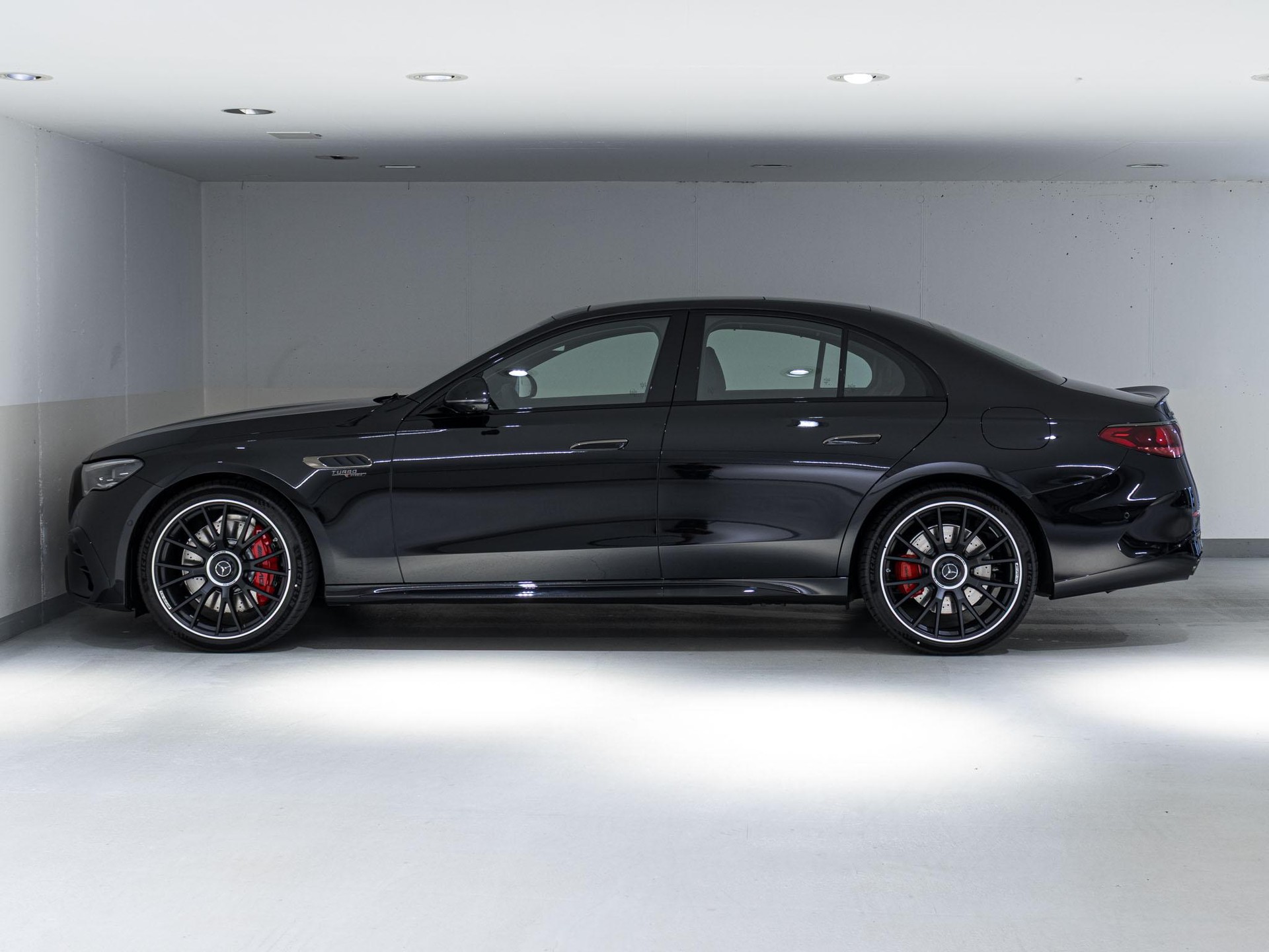 MERCEDES-BENZ E 53 AMG Hybrid 4MATIC+-image-4
