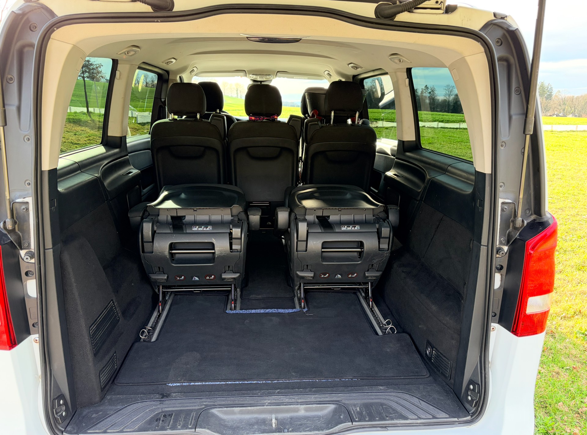 MERCEDES-BENZ V 220 d Avantgarde lang 7G-Tronic-image-4