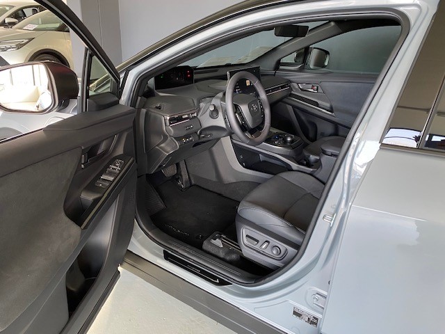 TOYOTA C-HR+ Premium AWD-image-7