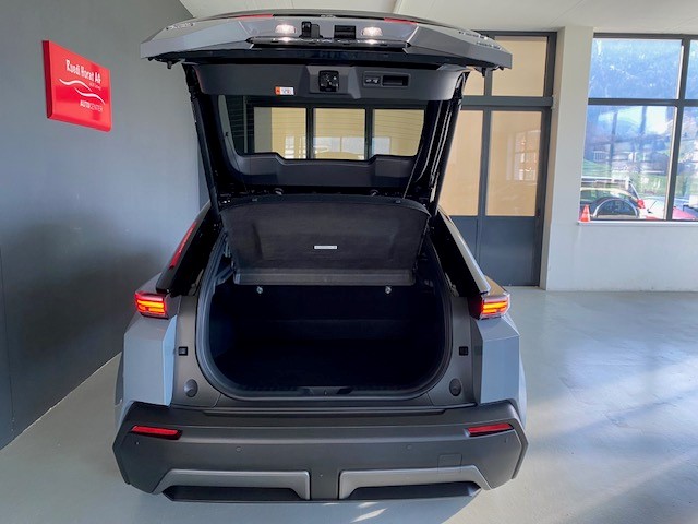 TOYOTA C-HR+ Premium AWD-image-6
