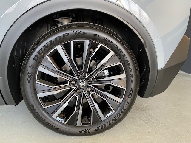 TOYOTA C-HR+ Premium AWD-image-16
