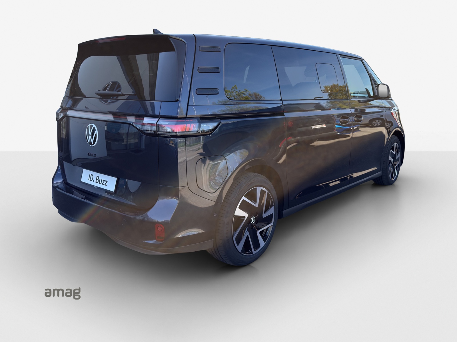 VW ID.Buzz LWB GTX 4 Motion-image-6