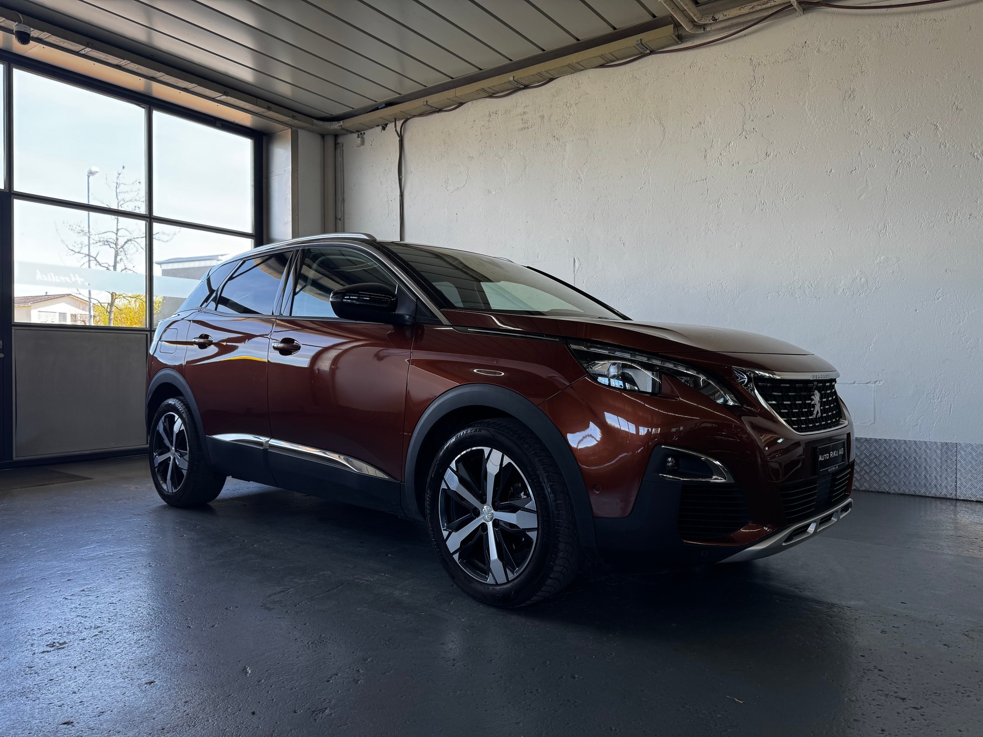 PEUGEOT 3008 1.2 PureTech Business Line-image-1